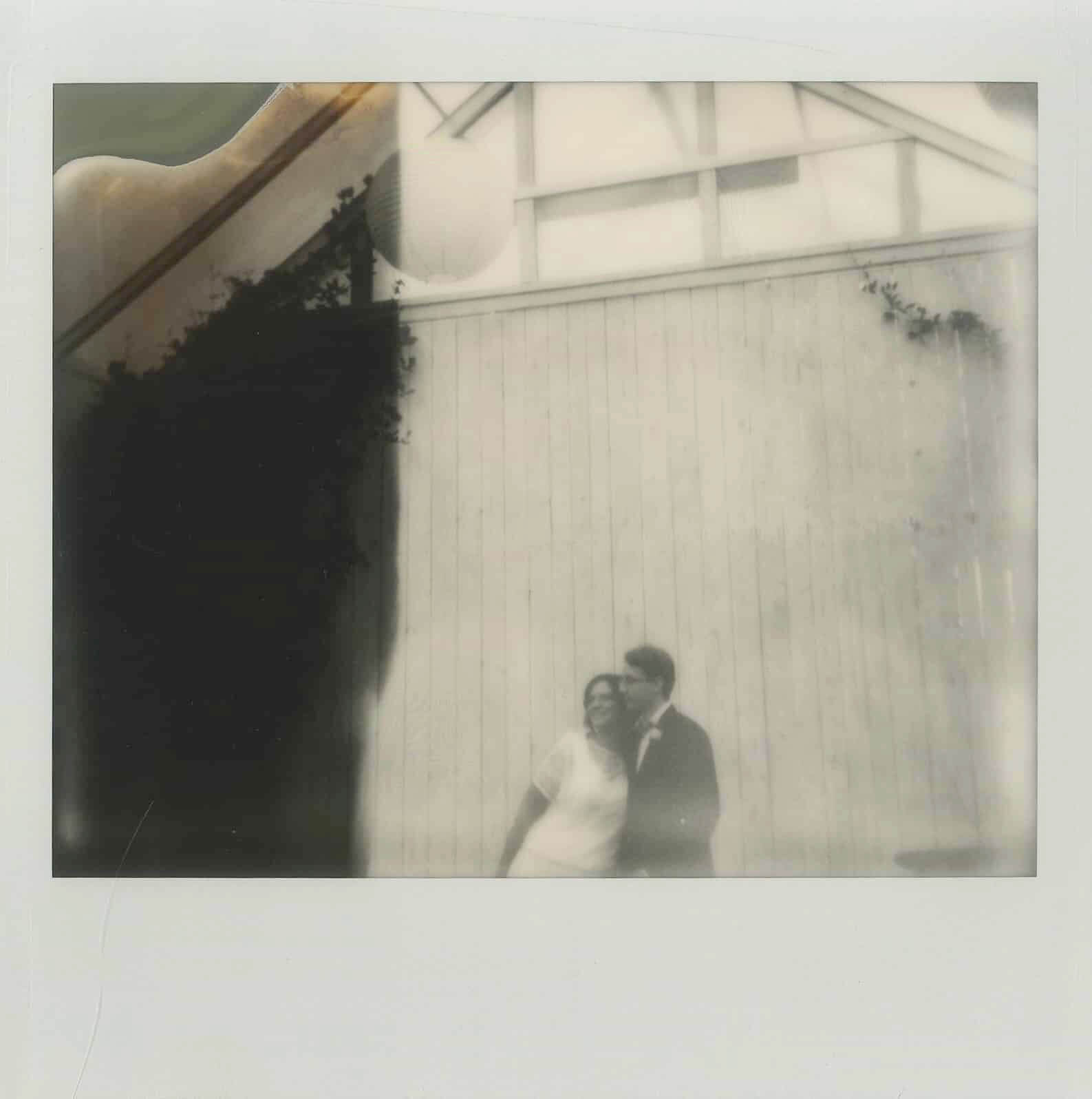 Stara Oranżeria reportaż ślubny polaroidem.