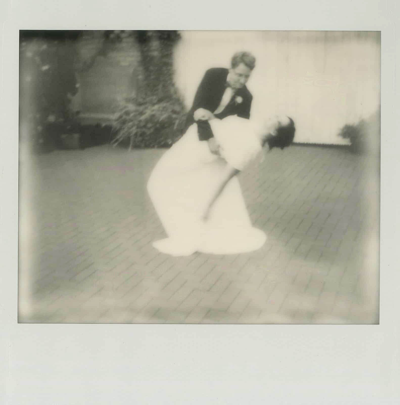 Stara Oranżeria pierwszy taniec i reportaż ślubny polaroidem.